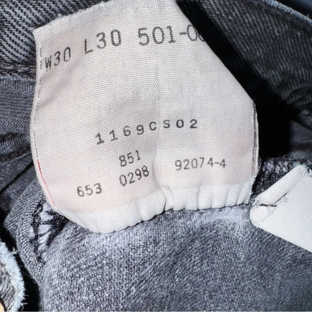 Levi’s 501 90s Vintage grunge faded Jeans Size 30/ 27” - Picture 9 of 13